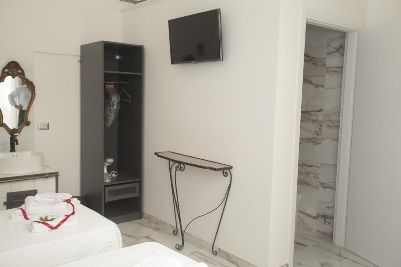 Bed and Breakfast La Dimora Di Re Idomeneo Lecce Exterior foto