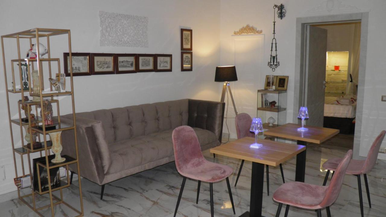 Bed and Breakfast La Dimora Di Re Idomeneo Lecce Exterior foto