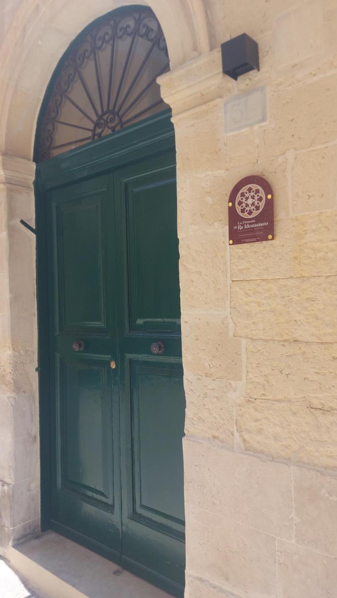 Bed and Breakfast La Dimora Di Re Idomeneo Lecce Exterior foto