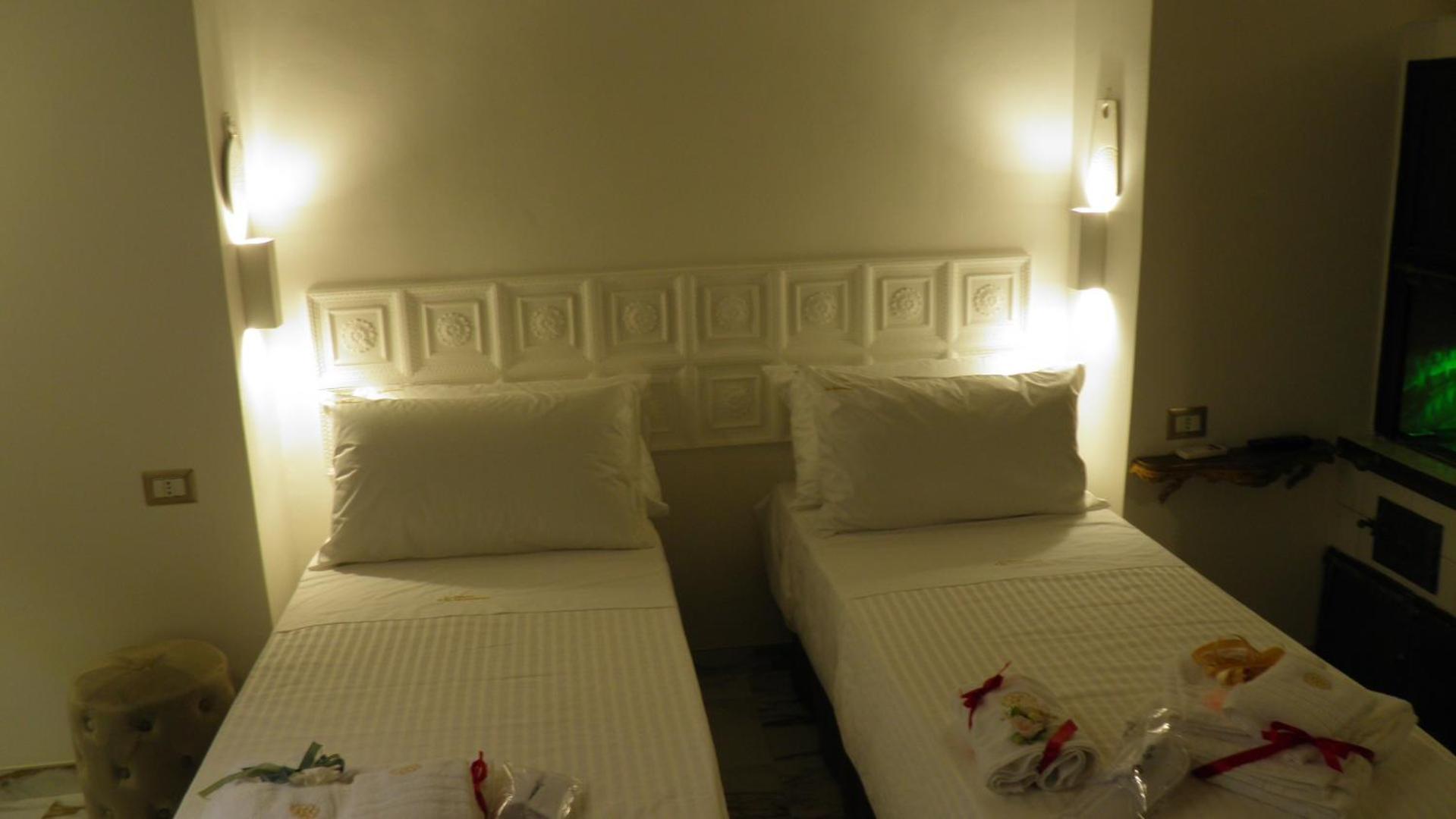 Bed and Breakfast La Dimora Di Re Idomeneo Lecce Exterior foto