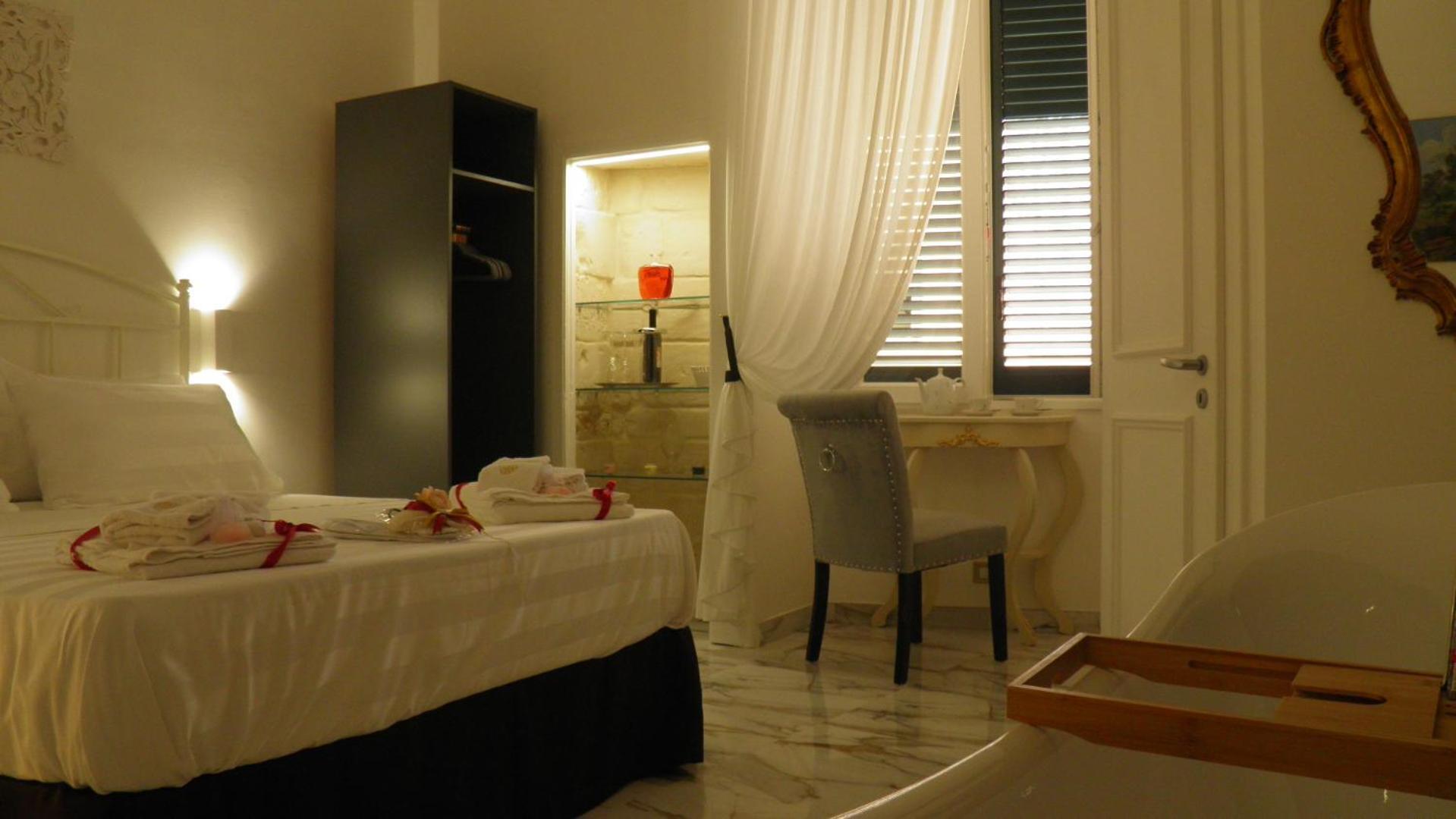 Bed and Breakfast La Dimora Di Re Idomeneo Lecce Exterior foto